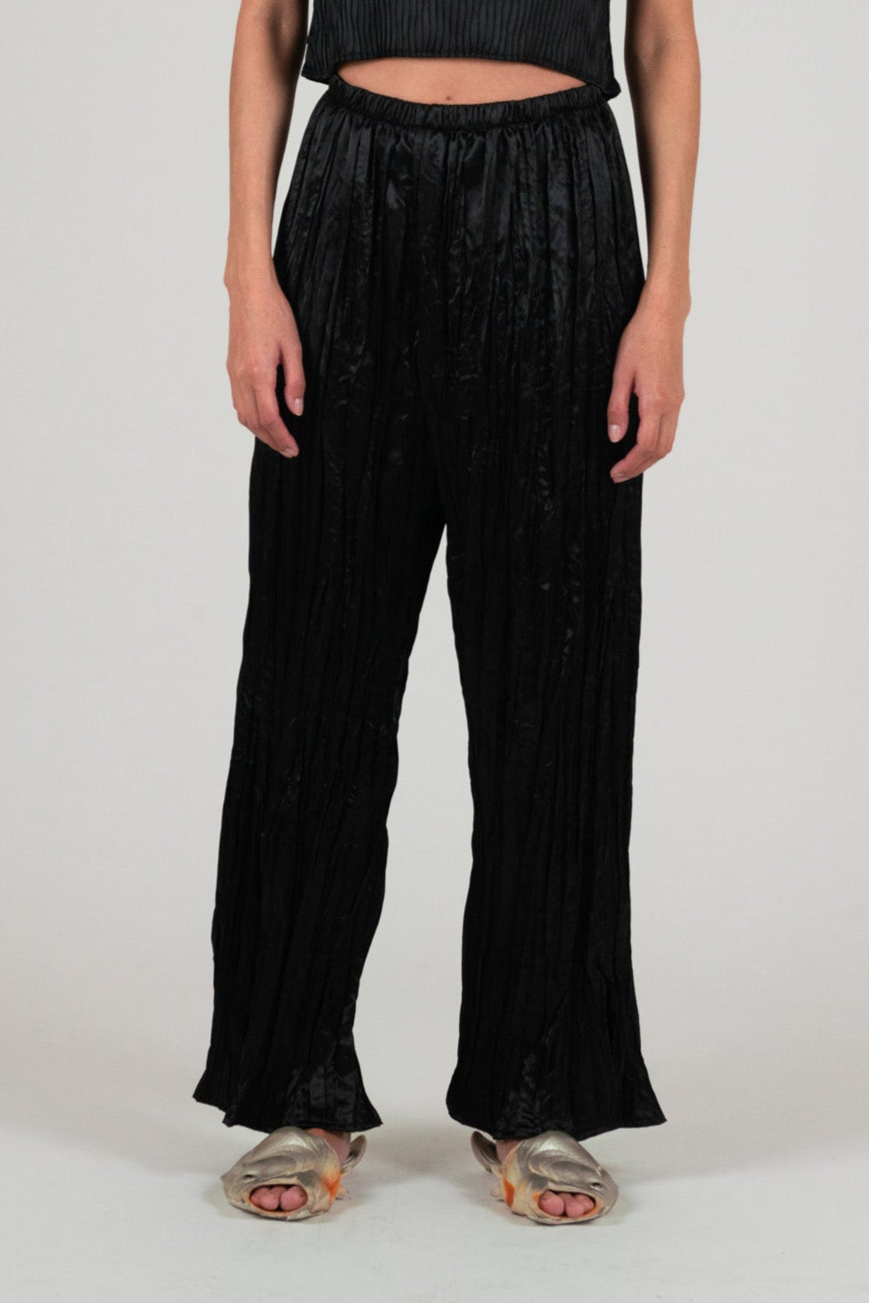 NIN STUDIO CRINKLE PANT SS25 BLACK 3