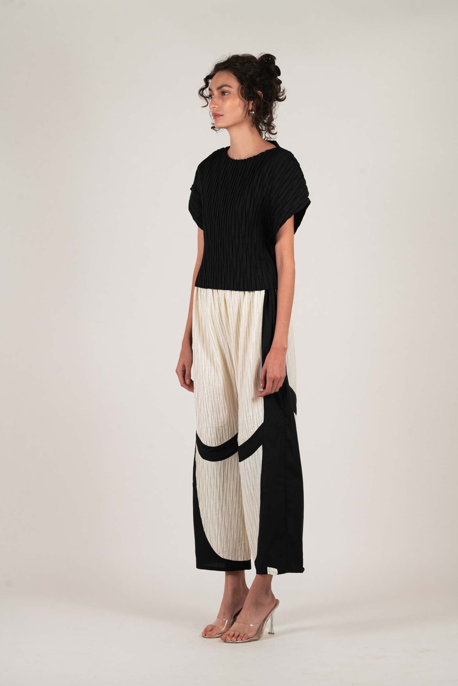 NIN STUDIO FOUNDATION T BLACK 2