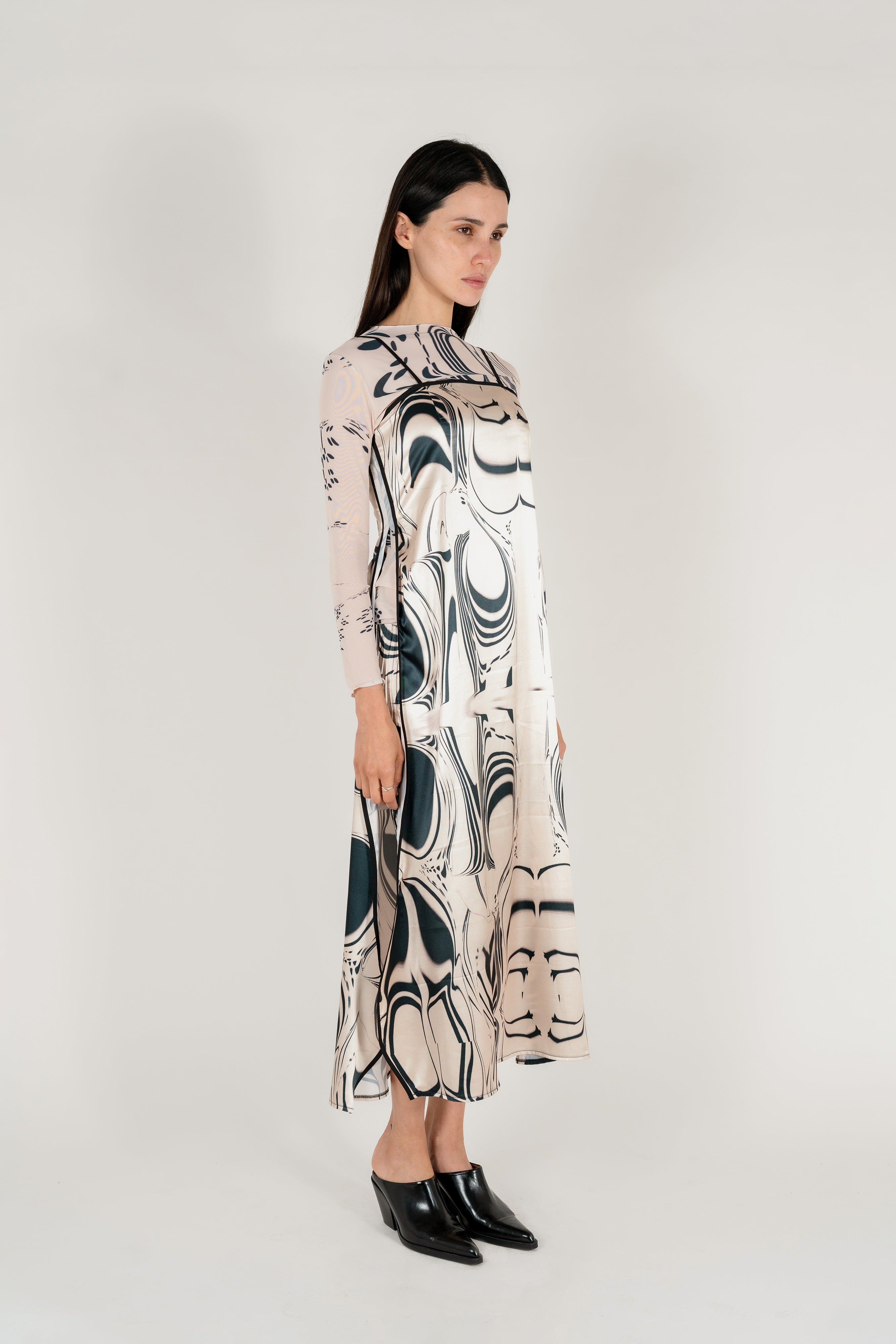 NIN_STUDIO_OVER_DRESS_LIQUID_REVERIE_2