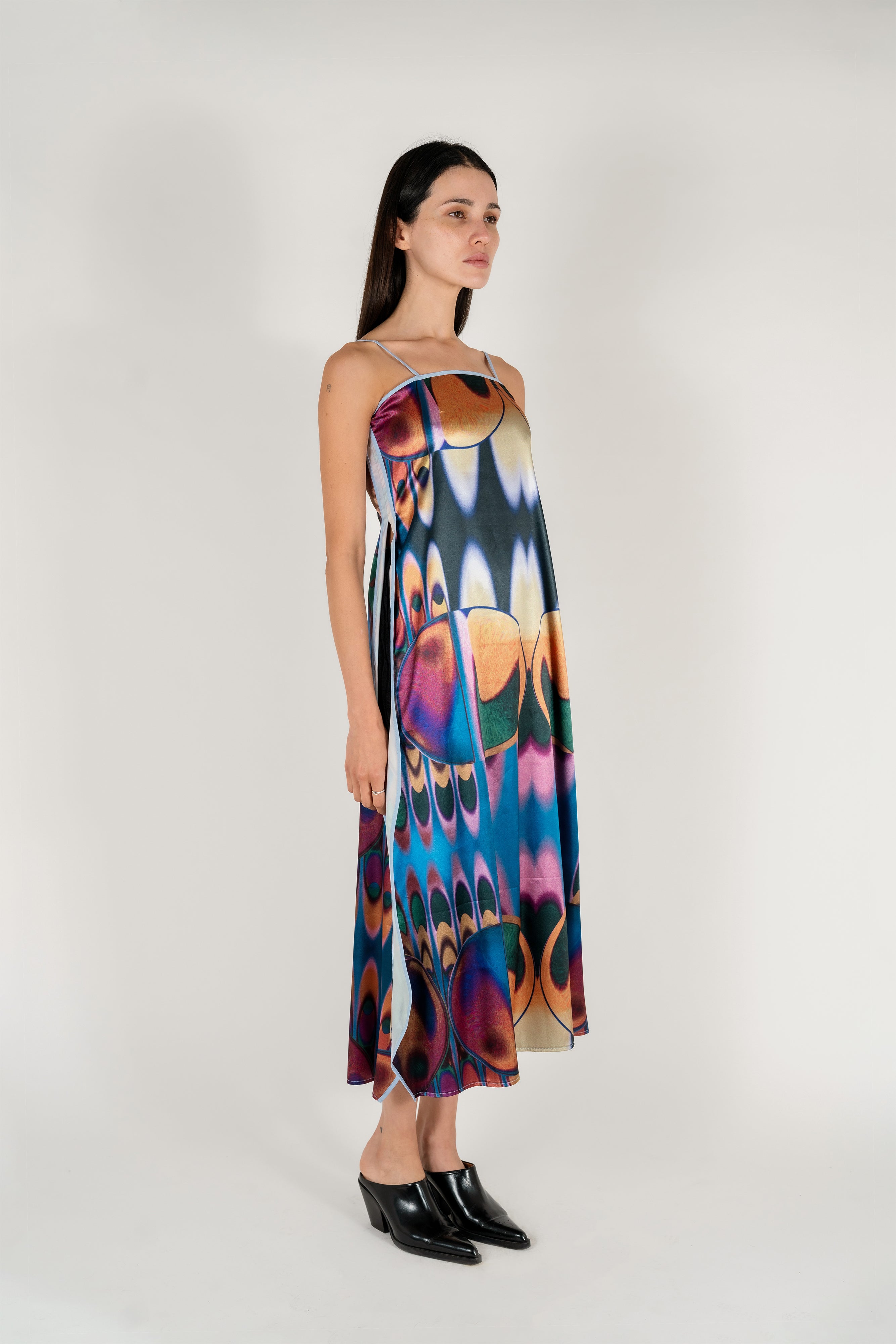 NIN_STUDIO_OVER_DRESS_PRISMATIC_GROUND_2