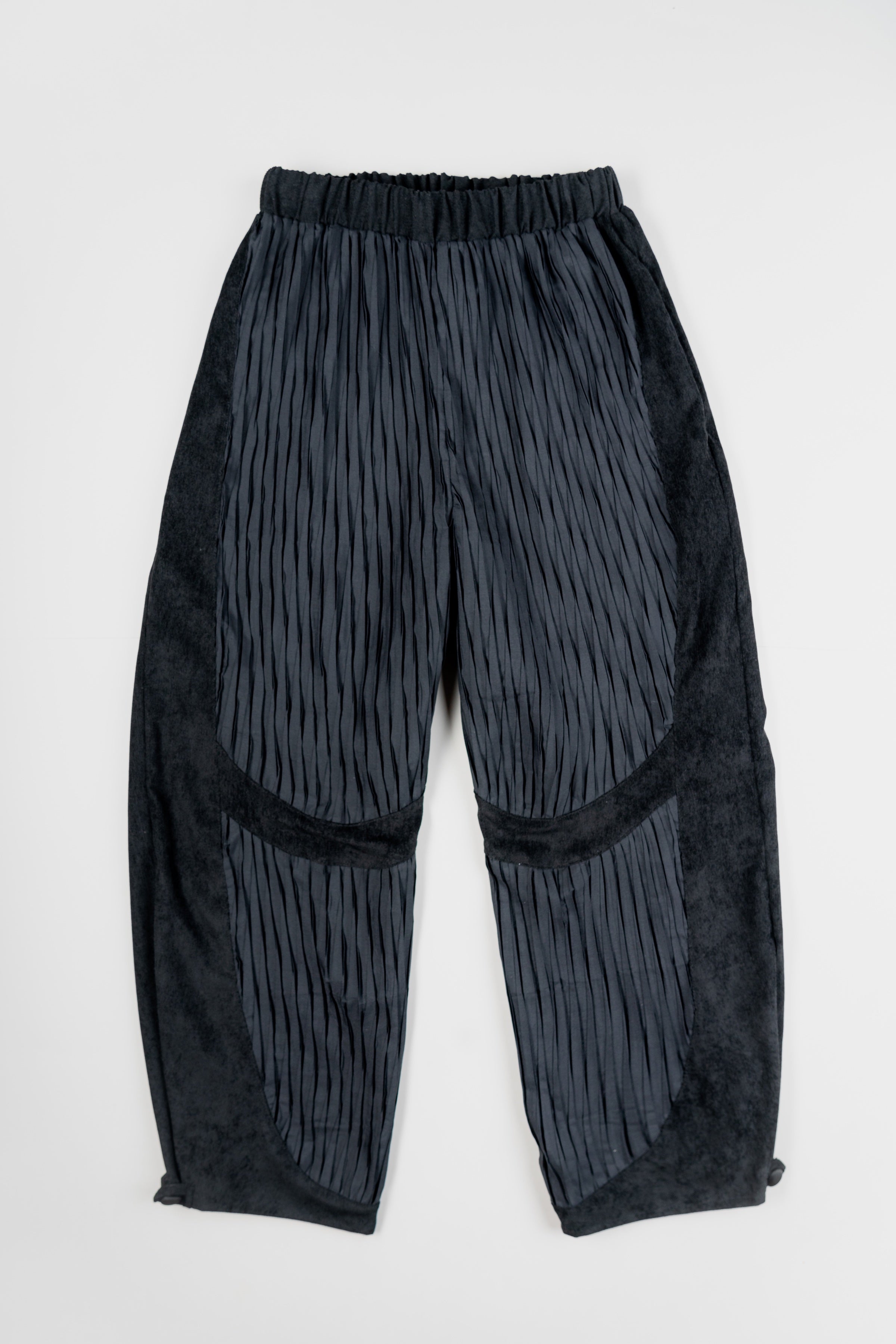 NIN_STUDIO_BOUNDLESS_PANTS_BLACK_3