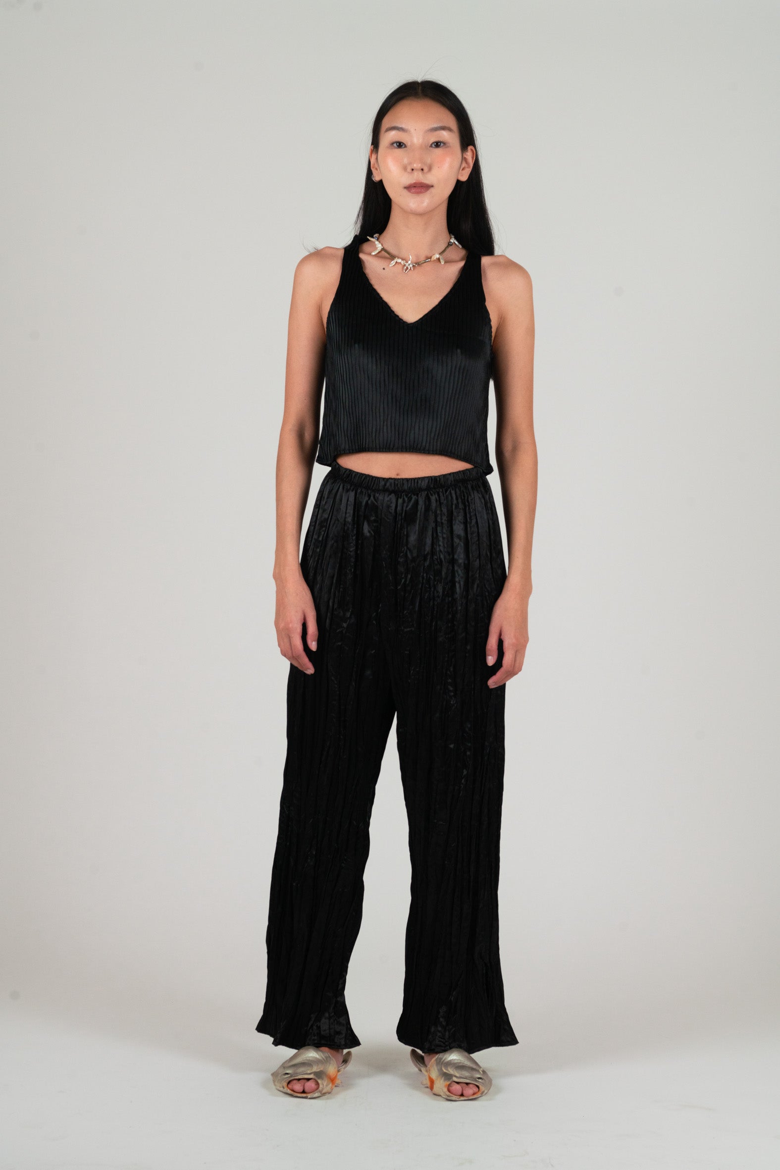 NIN STUDIO LOW TANK BLACK 01