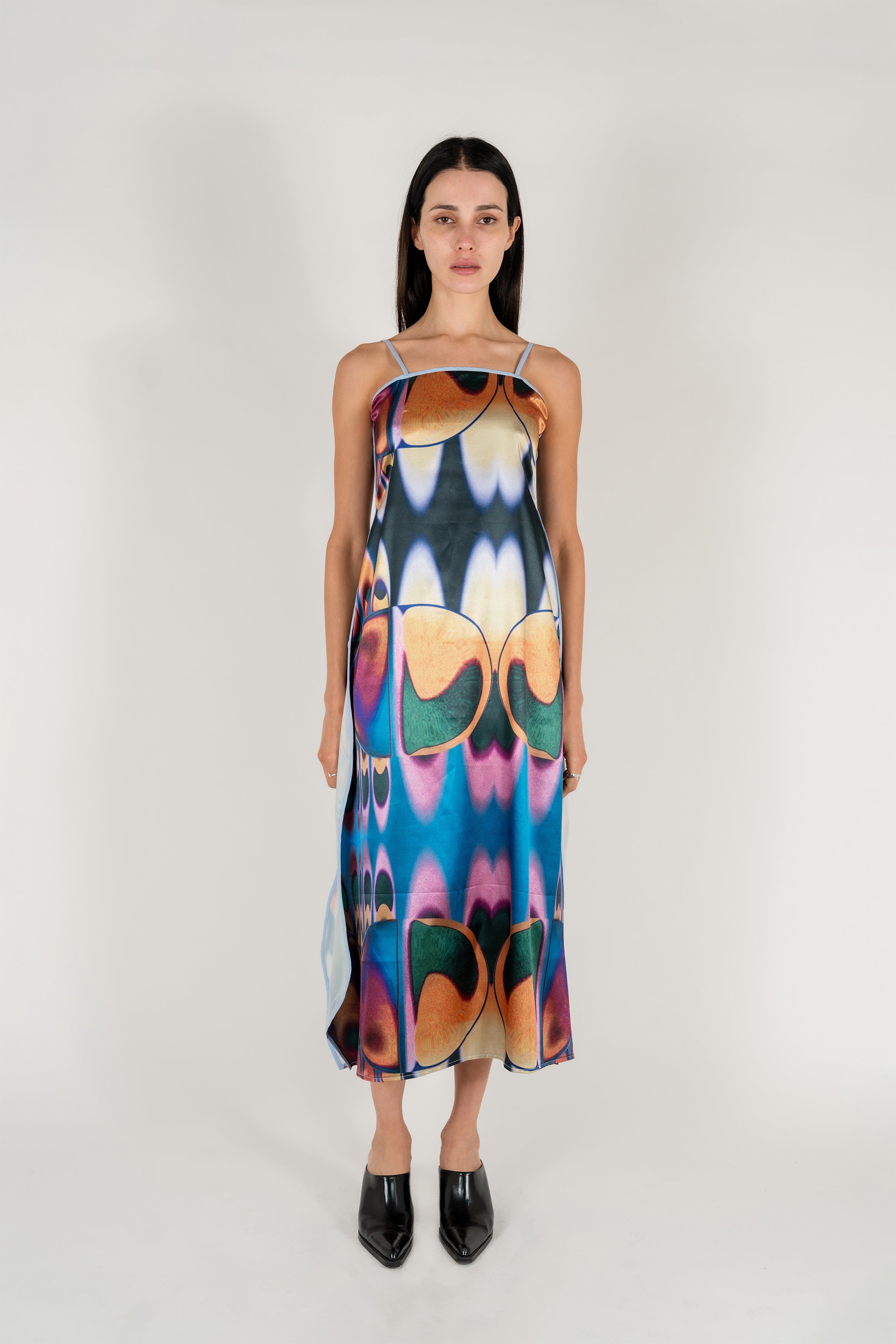 NIN_STUDIO_OVER_DRESS_PRISMATIC_GROUND_1