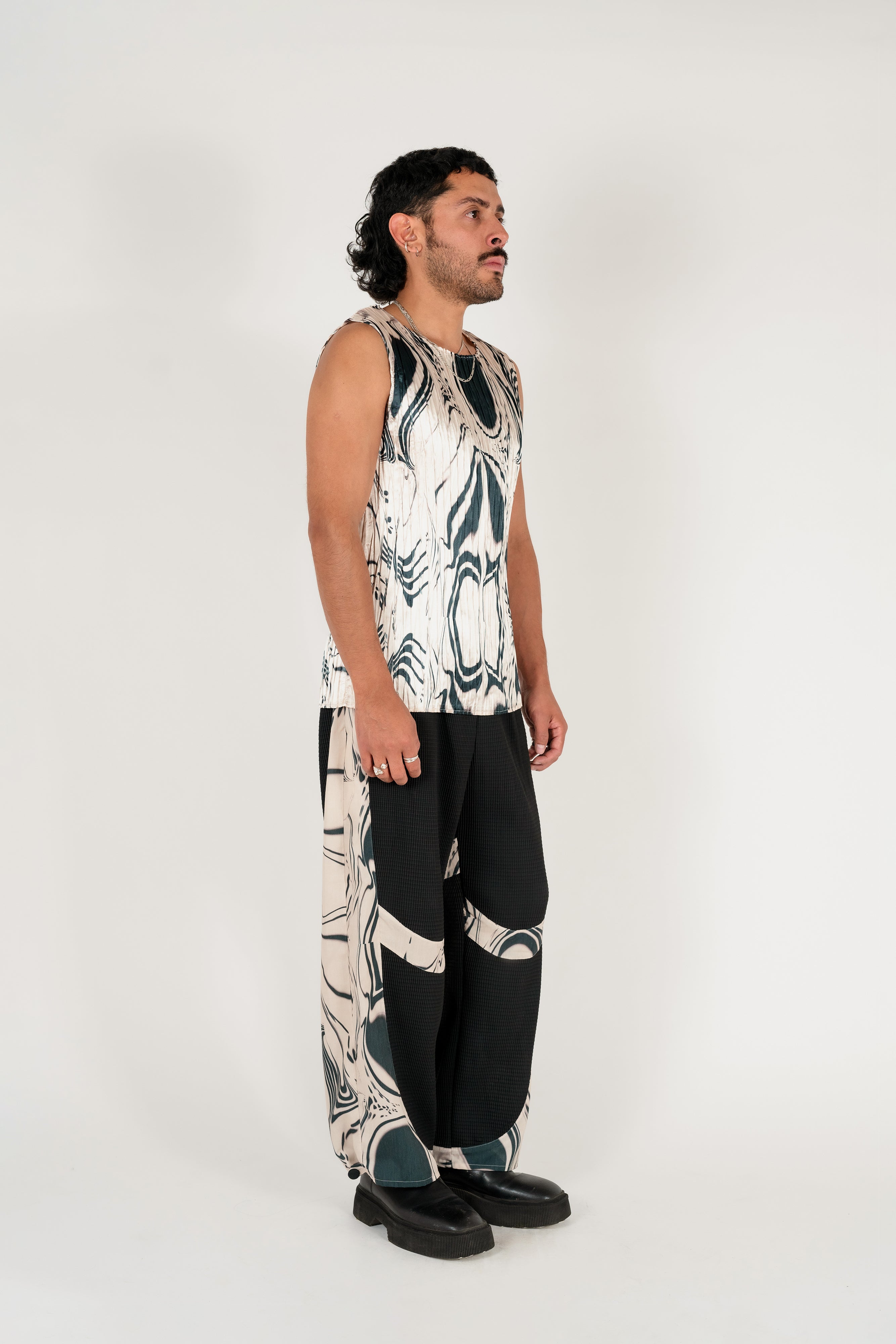 NIN_STUDIO_SPACE_TANK_LIQUID_THRESHOLD_2