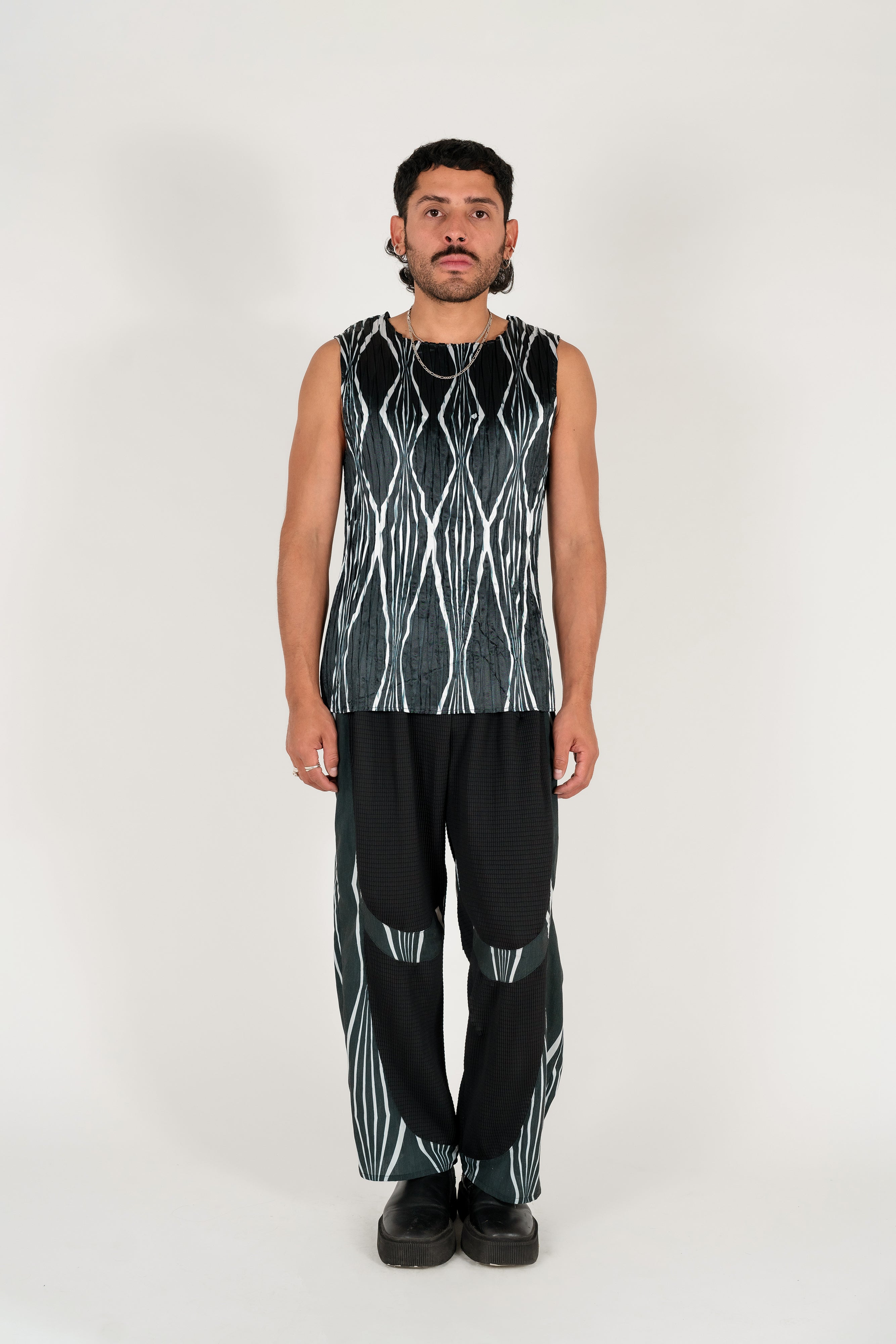 NIN_STUDIO_SPACE_TANK_SONIC_DISTORTION_1