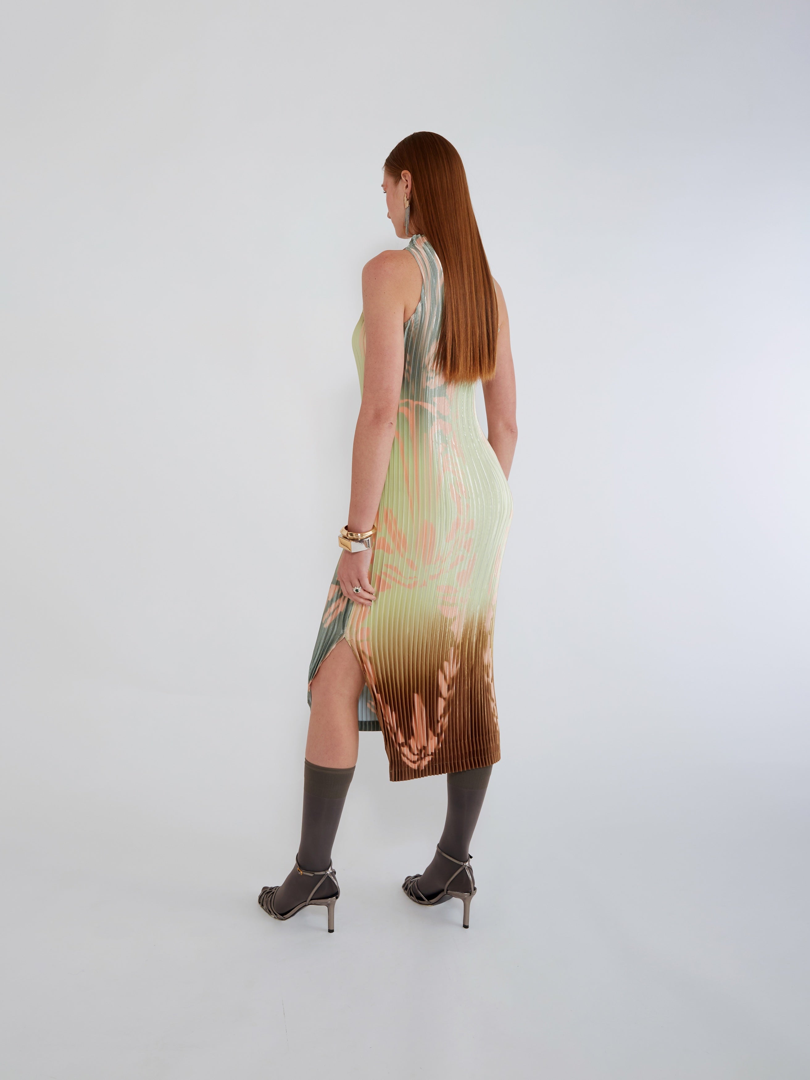 ワンピース Low Tide : 24FW / SLEEVELESS WRAP DRESS (2COLORS) Women 2024 Summer Tie Backless Halter V Neck Smocked
